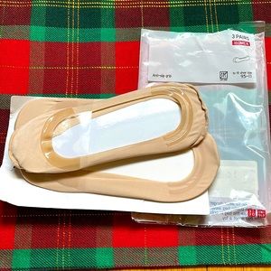 Uniqlo no show socks sz 9.5 - 11